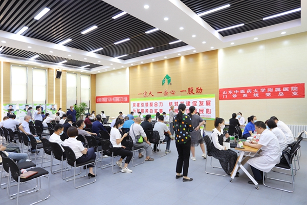 黨建引領聚合力，結對共建促發(fā)展  為民服務辦實事，惠民義診暖民心——山東中醫(yī)藥大學附屬醫(yī)院門診管理服務黨支部和管理公司機關黨支部舉行黨建共建協(xié)議簽約儀式
